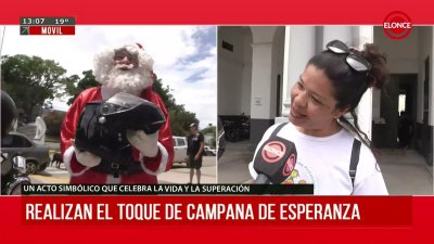 Acompa&ntilde;ado de Pap&aacute; Noel y moteros solidarios, Alan toc&oacute; la campana de la esperanza
